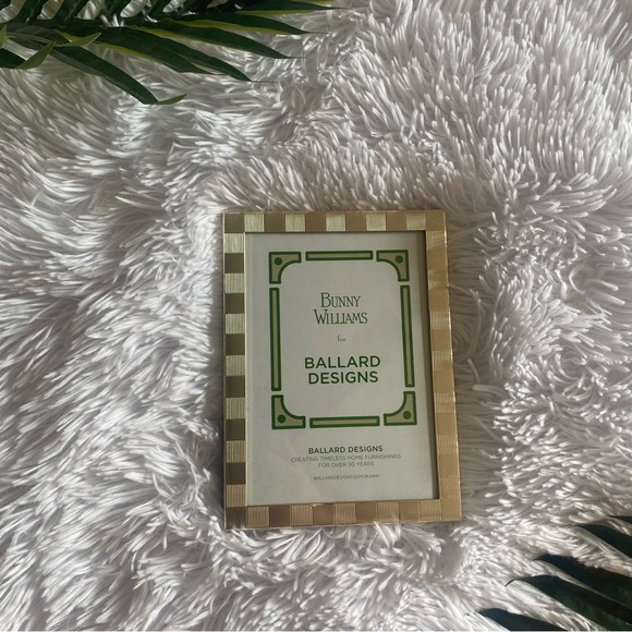 Ballard Designs Bunny Williams Silver Plated 5 x 7” Photo Frame - Picture 3 of 9